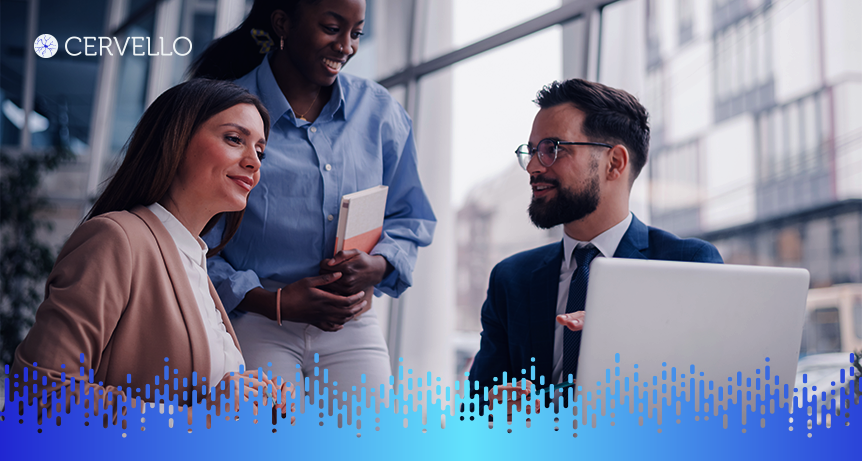 Equipe de profissionais discutindo mapeamento de processos em ambiente corporativo moderno, destacando colaboração e estratégias de gestão.