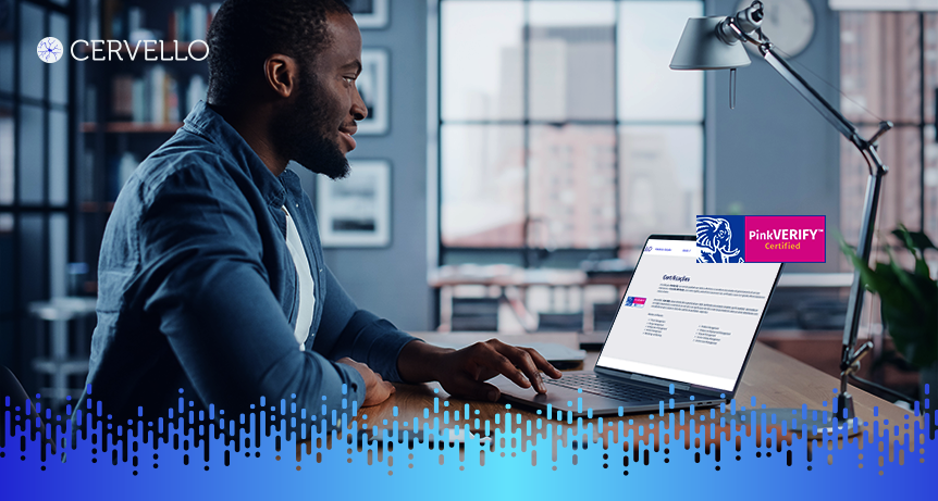 Homem verificando certificado digital com selo Pink Verify em destaque na tela do laptop para SEO da palavra-chave pink verify.